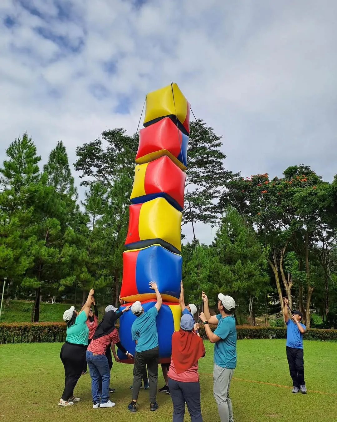 Challenge & Outbound Inflatable di Villa Citra Alam Raya Anyer